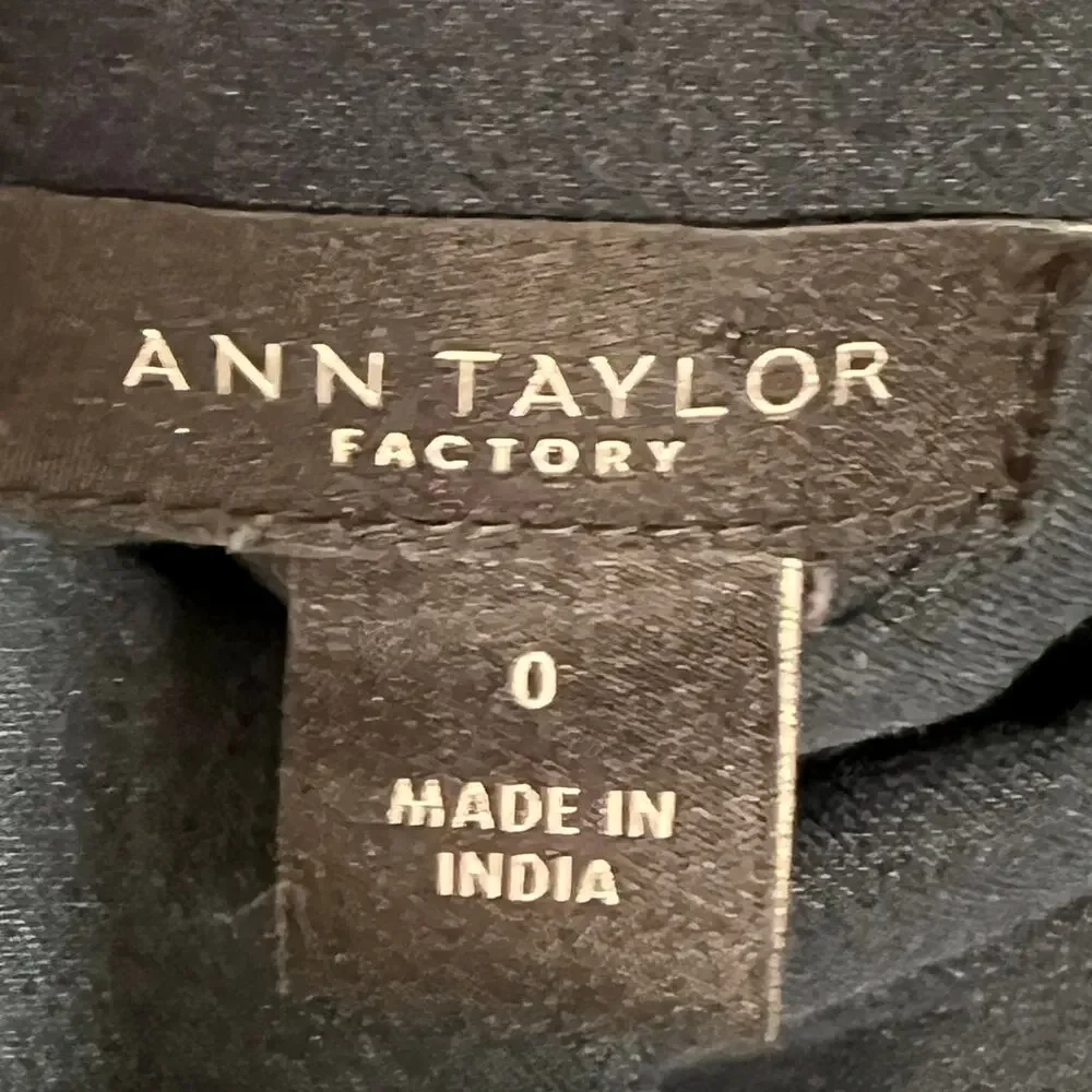 Ann Taylor navy blue dress shorts size 0 B53